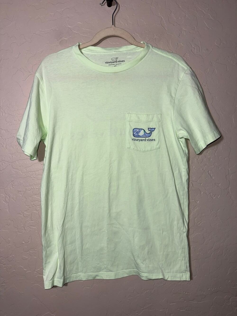 Vinyard vines pocket graphic tee line green blue whale size XS.